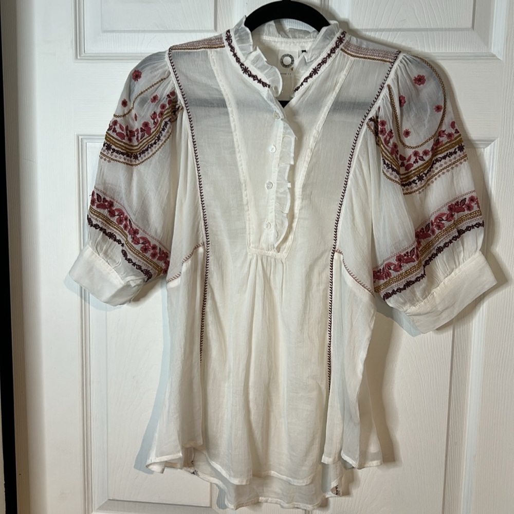 NWT Embroidered White Blouse From Anthropologie size XSmall - Picture 2 of 12